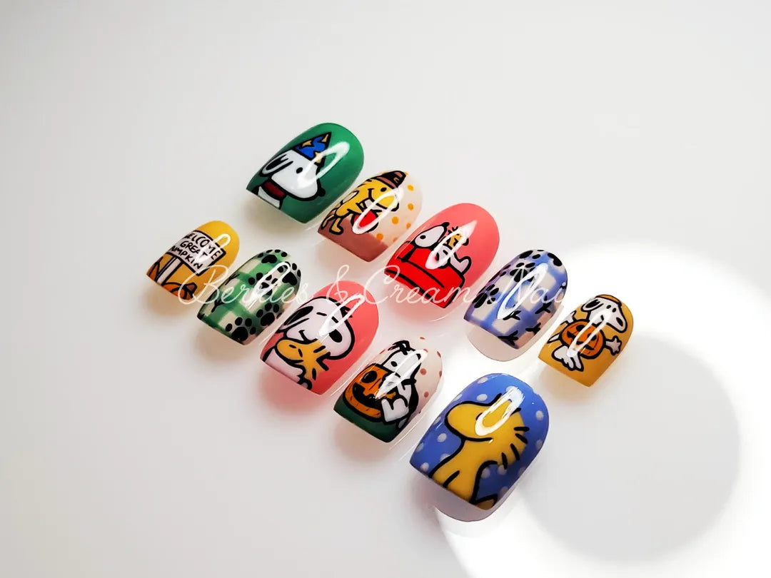 Fall Snoopy Nails