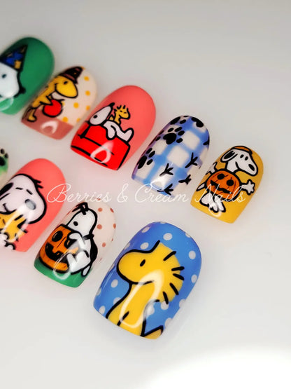 Fall Snoopy Nails